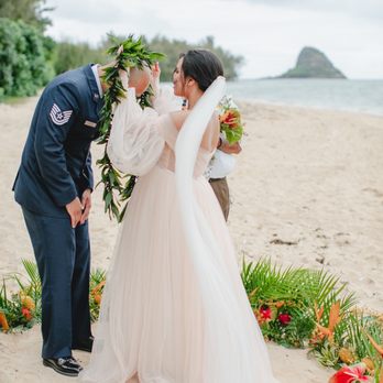 Aloha Bridal Connections - Our elopement at Kualoa Ranch, picture by Jenna Lee - Wedding Planning Near Me - Honolulu, Hawaii