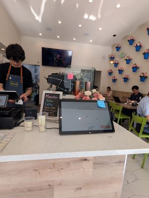 New Hollywood Plaza by null