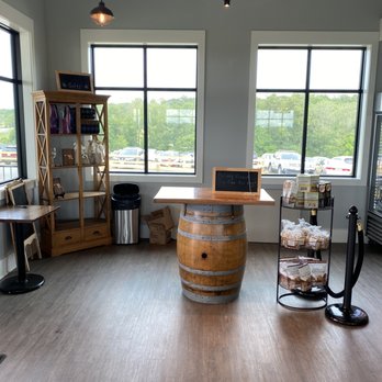 Windridge Vineyards - Cheese, crackers, and meat station - Wineries Near Me - Darnestown, Maryland Windridge Vineyards - Cheese, crackers, and meat station - Wineries Near Me - Darnestown, Maryland