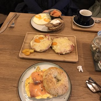Kottee Kaffee - Breakfast bagels and fried eggs with salmon and sourdough - Coffee & Tea Near Me - Bruges, VWV