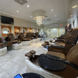 Trendy Nail Bar