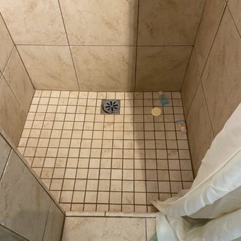 Surfer Beach Hotel - Shower - San Diego, CA