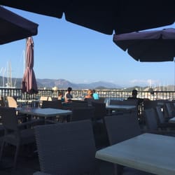 Le Glacier du Port - La terrasse avec vue sur le port.