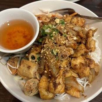 Pho Sure - Lemongrass chicken vermicelli bowl - Vietnamese Near Me - Worcester , Massachusetts