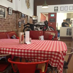 Roadies Cafe - Norton parked inside.