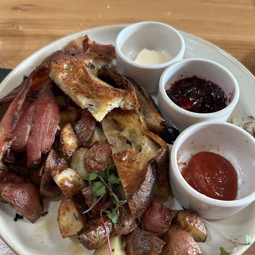 RightMealz Healthy Eatery - Breakfast Plate with house made jam. Delicious! - Cafes Near Me - Long Beach, California