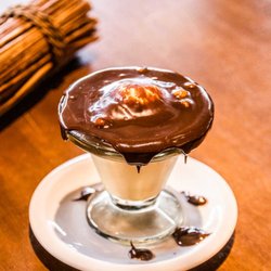 Casa da Velha Bruxa - Sorvete com cobertura de chocolate