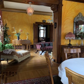 The Parador Inn - View from library into parlor - Bed & Breakfast Near Me - Pittsburgh, Pennsylvania