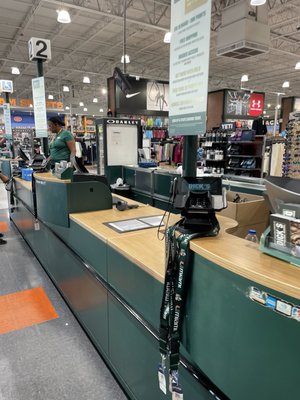 DICK'S Sporting Goods by null