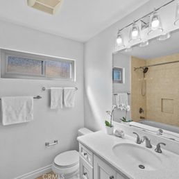 Bathroom before remodeling