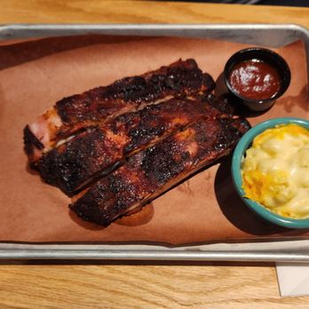 Jim 'N Nick's Bar-B-Q - Spare ribs with macaroni and cheese - Barbeque Near Me - Savannah, Georgia Jim 'N Nick's Bar-B-Q - Spare ribs with macaroni and cheese - Barbeque Near Me - Savannah, Georgia