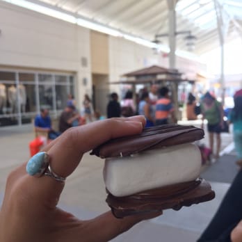 Rocky Mountain Chocolate Factory - Chocolatiers & Shops Near Me - Aurora, Illinois