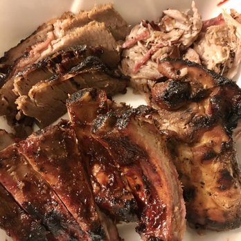 Idk BBQ - 1/4 lb meats (brisket, pulled pork, 3 ribs & a random piece of chicken) - Barbeque Near Me - Tropic, Utah Idk BBQ - 1/4 lb meats (brisket, pulled pork, 3 ribs & a random piece of chicken) - Barbeque Near Me - Tropic, Utah