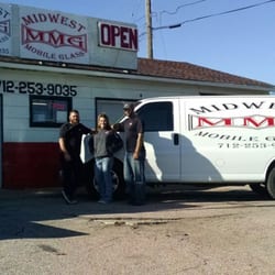 Midwest Mobile Glass - The Midwest Mobile Glass Crew.