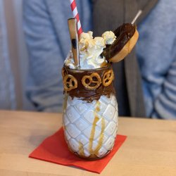 Poppins - Salty Caramel Shake