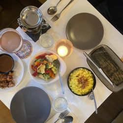 Café Amoi - Turmeric rice, chicken satay, wok veges snd seabass in banana peel.