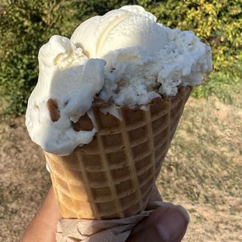 Smiling Hill Farm - Butter pecan - Ice Cream & Frozen Yogurt Near Me - Westbrook, Maine Smiling Hill Farm - Butter pecan - Ice Cream & Frozen Yogurt Near Me - Westbrook, Maine