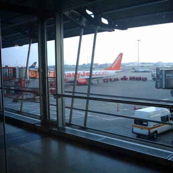 EasyJet - Airlines Near Me - Luton, CBF