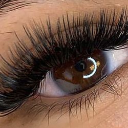Queen Lashes - Russian Volume eyelash extensions