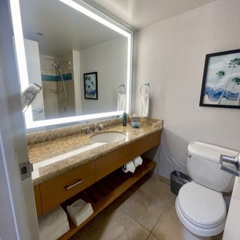 Hotel Fera Anaheim, a DoubleTree by Hilton - Bathroom - Hotels Near Me - Orange, California Hotel Fera Anaheim, a DoubleTree by Hilton - Bathroom - Hotels Near Me - Orange, California