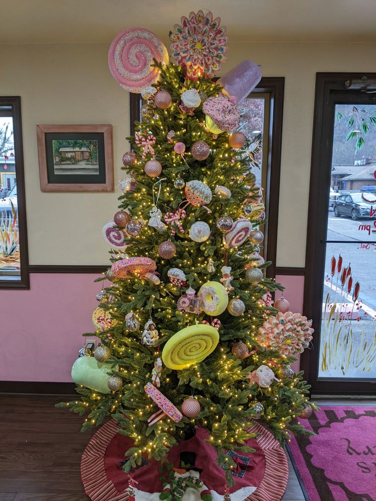 Ronatta's Cakery Logo