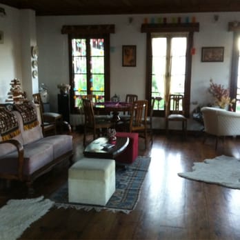 Üzüm Cafe - Upstairs lounge - Wine Bars Near Me - İzmir, 35