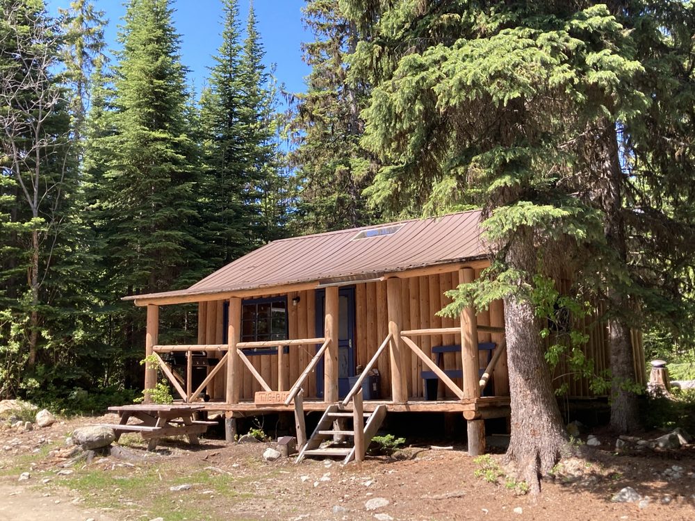 THE RUSTIC RESORT Updated September 2024 724 Eakin Creek South