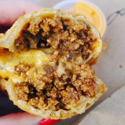 Callé Tropical - Very full beef empanada