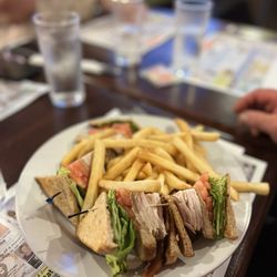 Paul's Family Diner - Pauls Club Sandwich