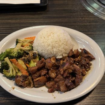 Takumi Restaurant - Hibachi chicken - Sushi Bars Near Me - Albuquerque, New Mexico
