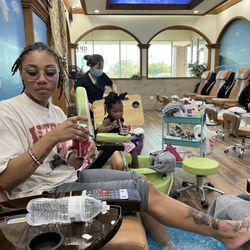 Planet Nails Bar & Lash - Everyone gets a sip of beverage