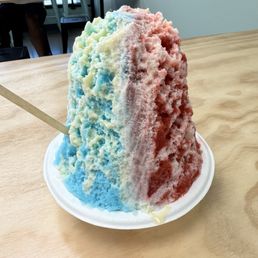 Vanilla cream and strawberry with snowcap. Simple, yet amazing! Vanilla cream and strawberry with snowcap. Simple, yet amazing!