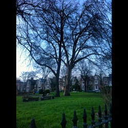 De Beauvoir Square - Dutch-style architecture in the background