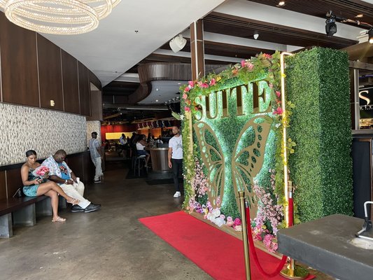 Suite Food Lounge by null