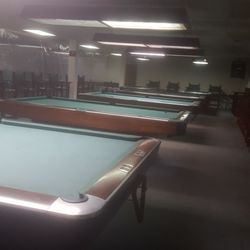 Al's Billiards - Clean and ready to play on.