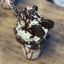 Ziggy’s Take And Bake pizza - Oreo shake