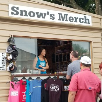 Snow's BBQ - Barbeque Near Me - Lexington, Texas