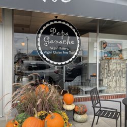 Papa Ganache Bakery - Street view of bakery