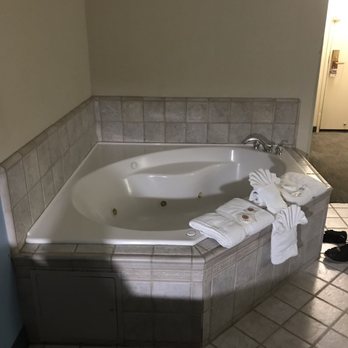 Comfort Suites - Hotels Near Me - Tulare, California