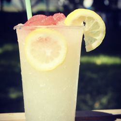 Latina Grindz - Guava Lemonade Slushed