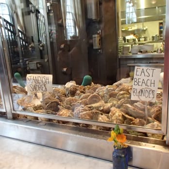 The Ordinary - Seafood bar display - Seafood Near Me - Charleston, South Carolina The Ordinary - Seafood bar display - Seafood Near Me - Charleston, South Carolina