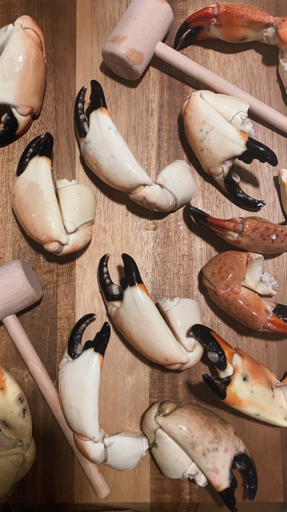 Champy's Seafood Logo