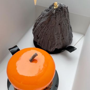 Patisserie Fleur - Orange de terre and black sesame cake - Patisserie/Cake Shop Near Me - Markham, Ontario Patisserie Fleur - Orange de terre and black sesame cake - Patisserie/Cake Shop Near Me - Markham, Ontario