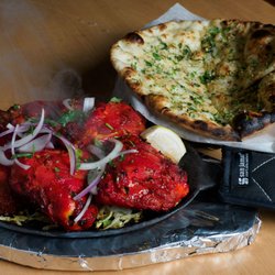 The Curry Leaves - Tandoori Chicken with Garlic Naan