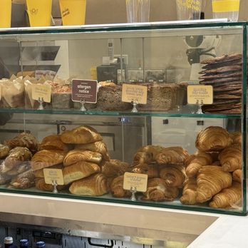 La La Land - Pastries - Coffee & Tea Near Me - Calabasas, California