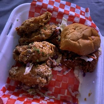 Belly's Sliders & Wings - Food Trucks Near Me - Carson, California