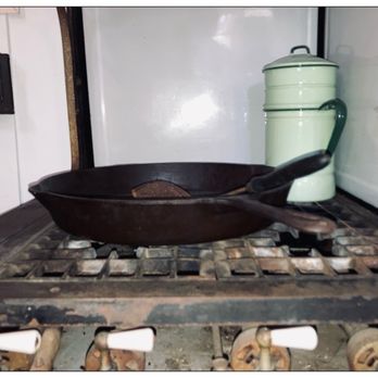Lizzie's Trail Inn - Cooking your Sunny side up eggs breakfast. - Museums Near Me - Sierra Madre, California Lizzie's Trail Inn - Cooking your Sunny side up eggs breakfast. - Museums Near Me - Sierra Madre, California
