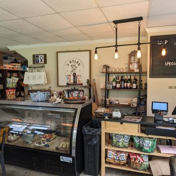 2 Kyles - Pastries and ordering area - Pizza Near Me - The Plains, Virginia