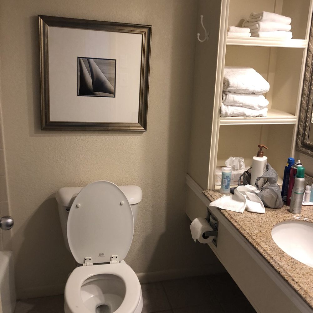Surf Side Hotel - Bathroom - Hotels Near Me - Nags Head, North Carolina