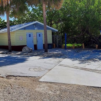 Anne’s Beach - Bathrooms north parking lot - Beaches Near Me